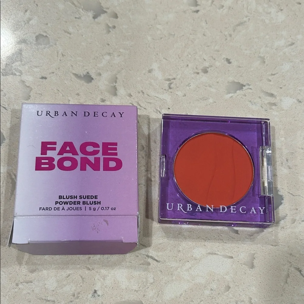 URBAN DECAY Face Bond Long-Lasting Powder Blush Suede